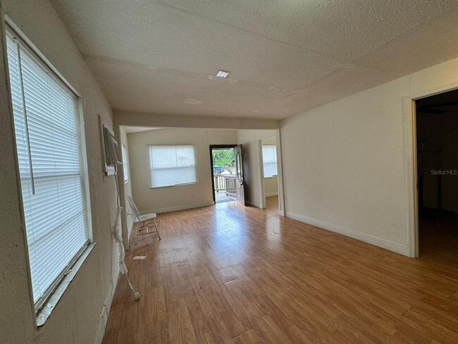 Photo - 140 E 12th St