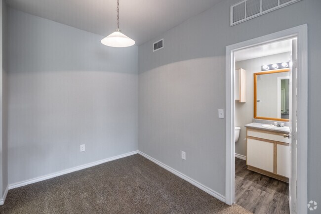 A2 1BR, 1BA - 787SF - Dining Room