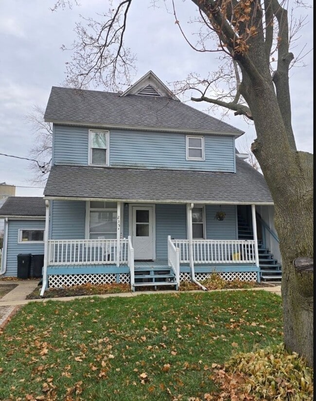 Building Photo - Hall St Leland IL Unit Apt B Upper