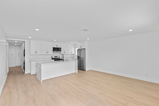 Photo - 4722 68th St