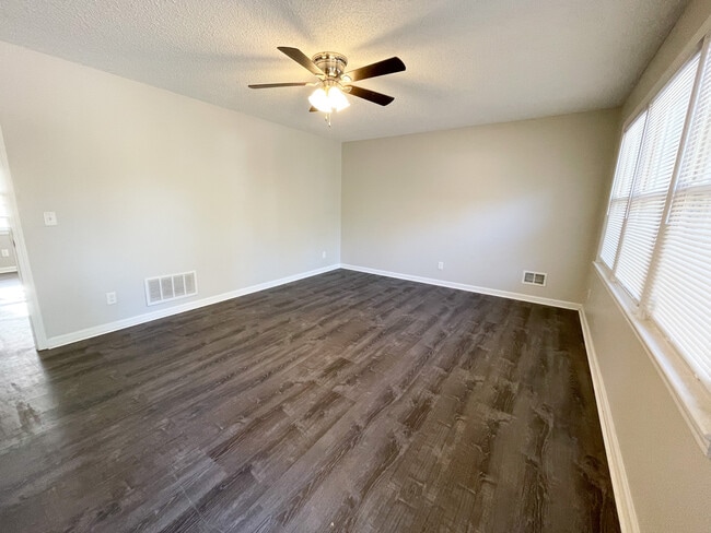 Photo - 306 Lloydwood Dr