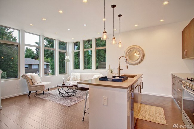 Photo - 5953 Fauntleroy Way SW