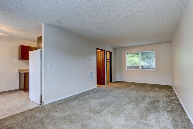 Cozy, Yet Spacious Studio Apartment! Must ... - Cozy, Yet Spacious Studio Apartment! Must ...