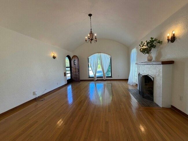 Photo - 3138 Bancroft St