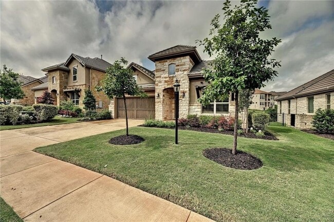 Photo - 208 Maxwell Way