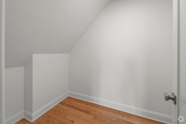 Building Photo - 16 Bartlett St Unit 16A Rental