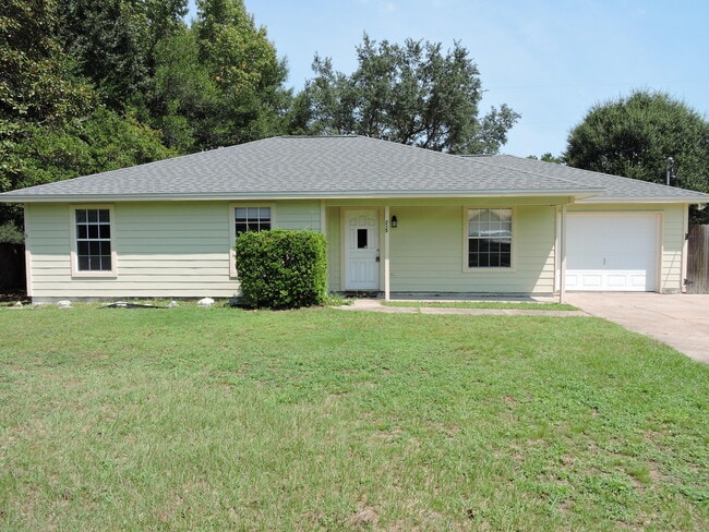 Building Photo - 215 Grand Prix Dr