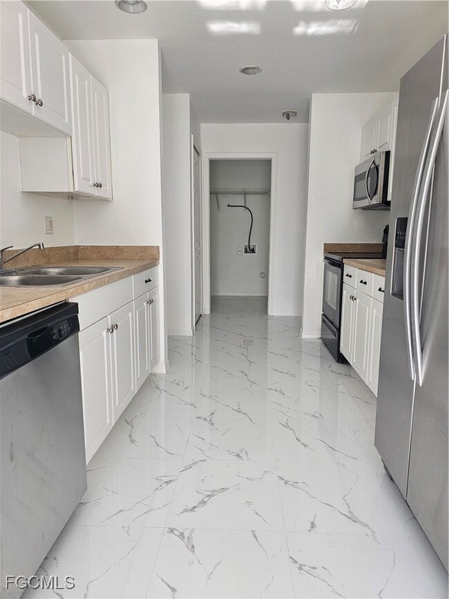 Photo - 1127 Croquet St E