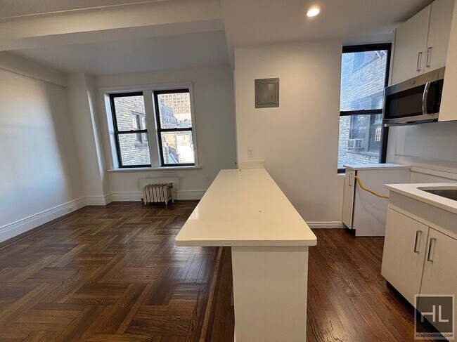 Photo - WEST 68 STREET Unidad 7B