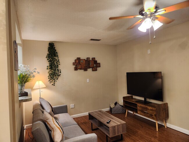 Photo - 2897 Sydney St Unidad B