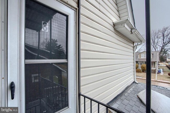 Building Photo - 3807 Fleetwood Ave Unit 3