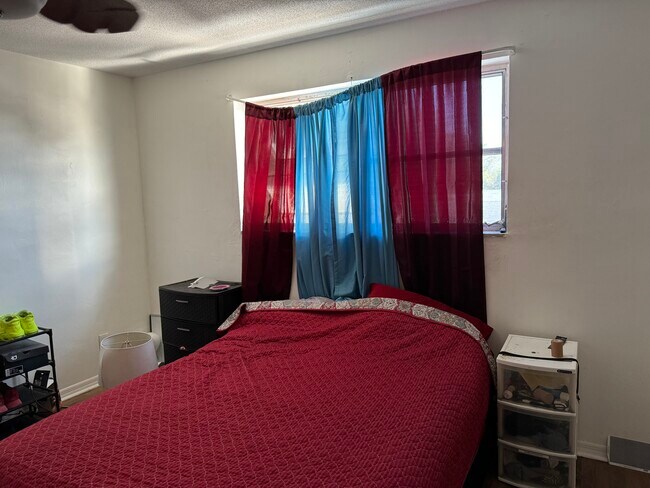 Photo - 2452 Taylor St
