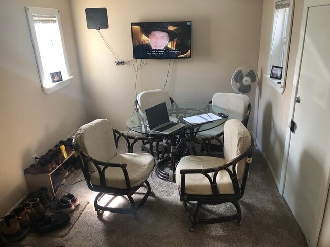 Photo - 510 Holcombe St S