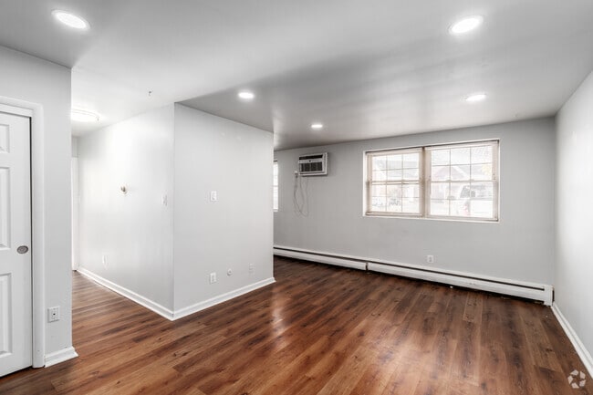 1BR, 1BA - 700SF - Living Room - Alexander Arms Apartments