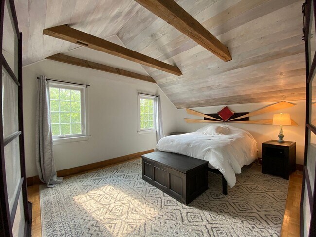 Photo - YOUR FULLY FURNISHED HOME IN THE HEART OF ...