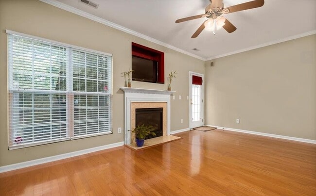 Photo - 28 Sharpstone Ln