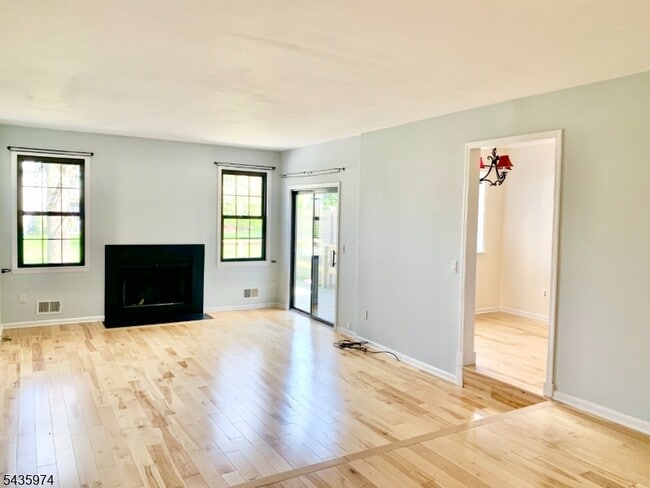 Photo - 305 Marten Rd