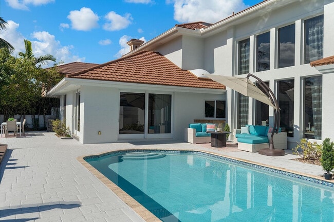 Photo - 3050 NE 43rd St