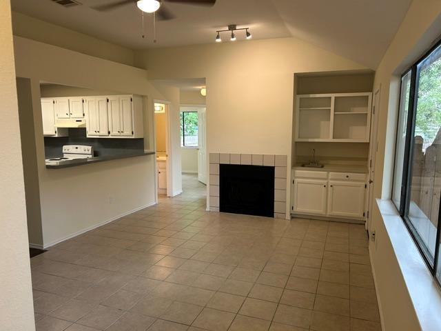 Photo - 825 Mica Ln