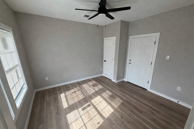 Photo - 1422 W Willis St