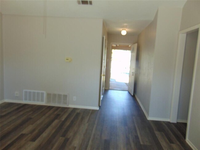 Photo - 317 Craigmont Dr