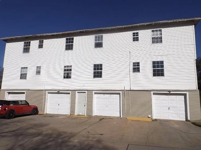 Photo - 2216 Riverview Dr Unit A