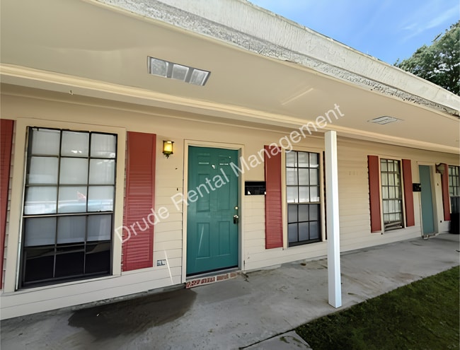 Building Photo - 610 Old Covington Hwy Unit A