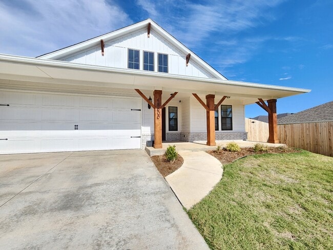 Photo - 18600 Luna Dr