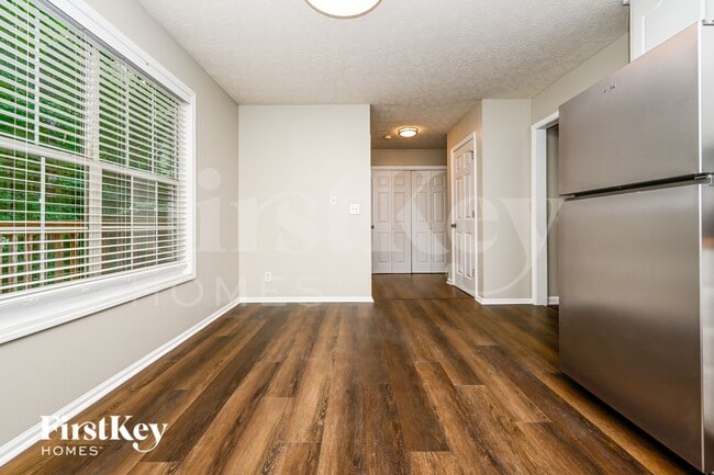 Photo - 724 Westbury Dr