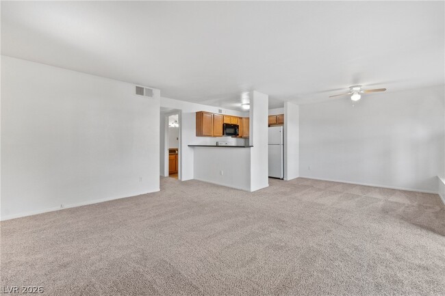 Building Photo - 9325 W Desert Inn Rd Unit 190