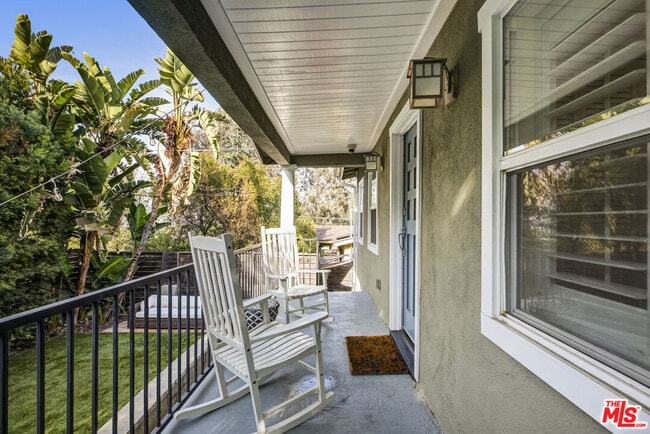 Photo - 3154 Carlyle St