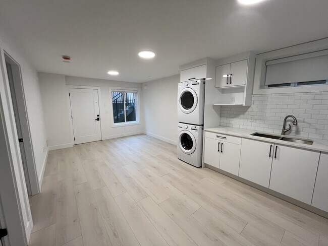 4653 Pender St Unit Bsmt B (North)