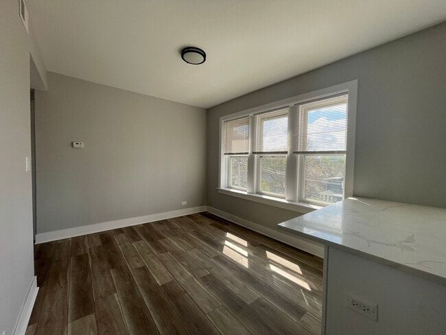 Photo - 722 N Austin Blvd Unit 3W