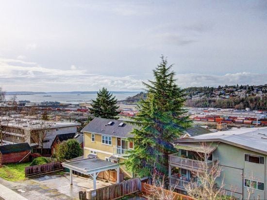 Building Photo - Queen Anne Triplex