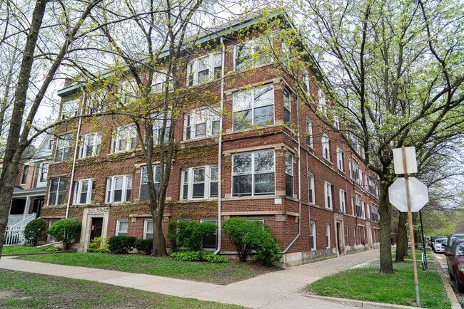 Photo - Lincoln Square / Ravenswood - 2 Bed / 1 Bath - Heat Included Unit 1911-3