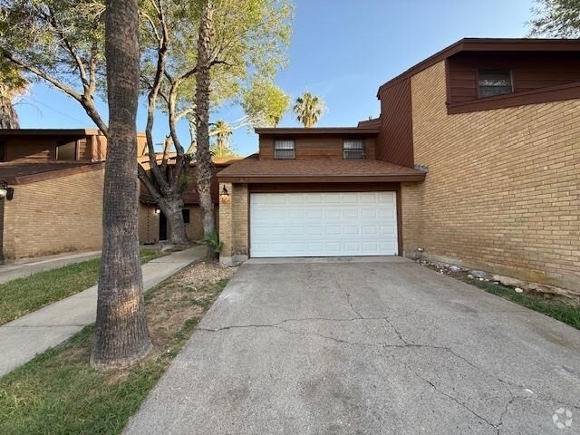Building Photo - 10 Quadrangle Cir Unit 10 Rental
