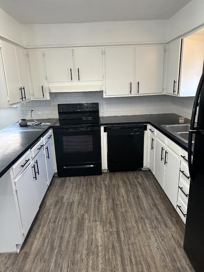 Photo - 5234 41st St