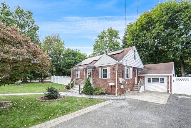 Photo - 236 Knickerbocker Rd