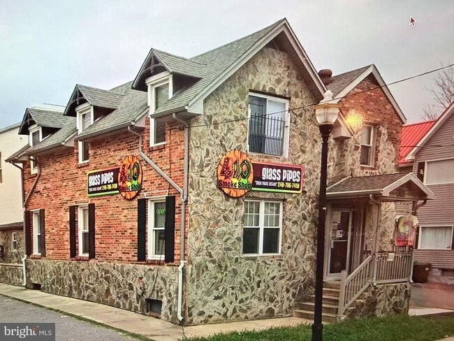 Photo - 105 Second St