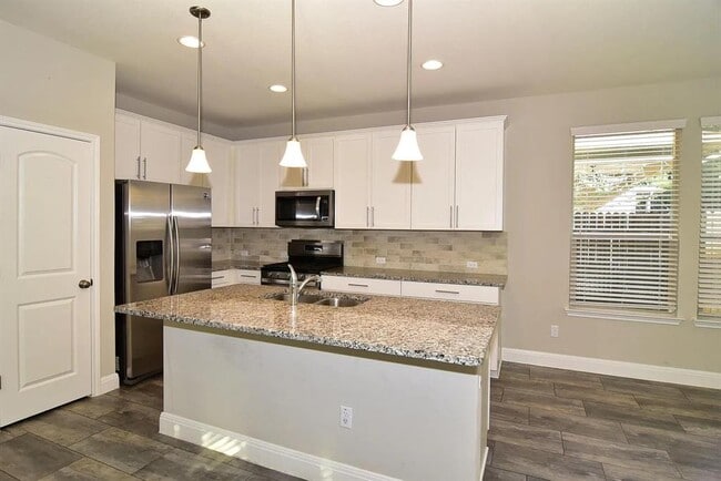 Photo - 1050 Kenney Fort Crossing