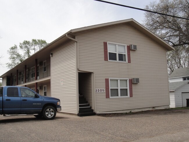 Building Photo - 3205 Seymour Rd Unit 2 Rental