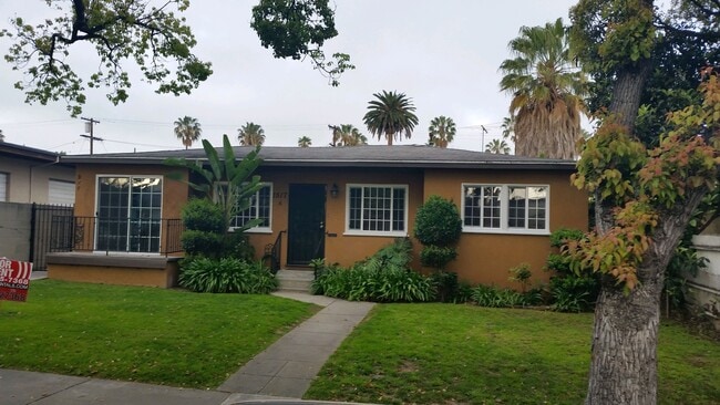 Exterior of the 6 unit complex. Security - 1517 18th St Unit F