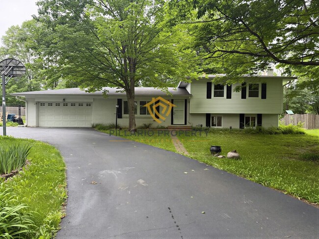 Building Photo - Freshly Renovated 4-Bedroom Home in Carmel, near Keystone and 96th St, Available NOW!