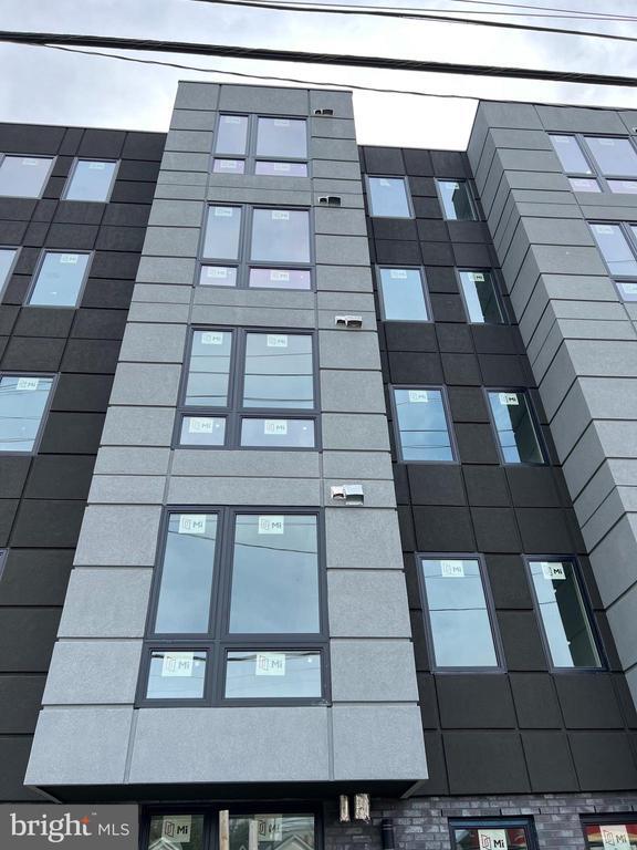 Building Photo - 1617 Rhode Island Ave NE Unit 501