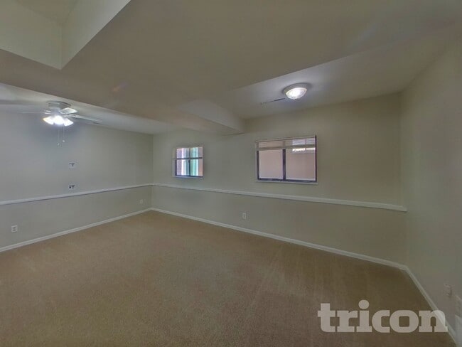 Photo - 3015 Moonbeam Cir N