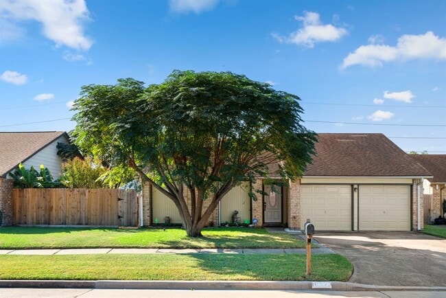 Photo - 16323 La Luna Dr House