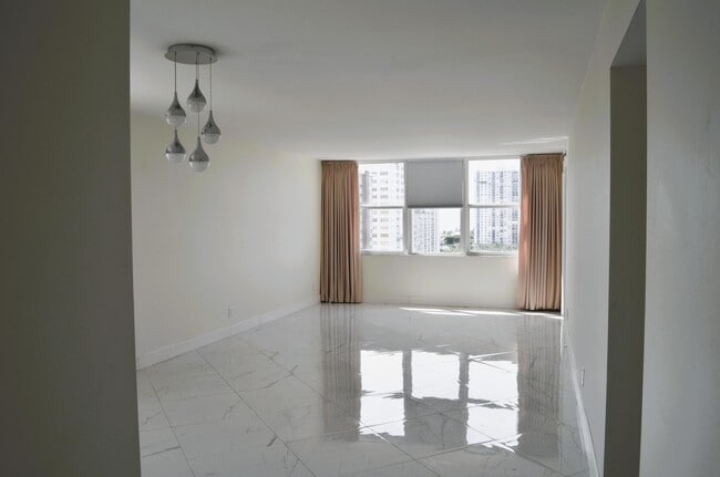 Photo - 201 N Ocean Blvd Unidad 1204