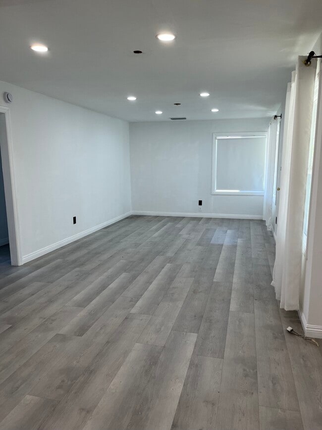 Photo - 398 N Canby St