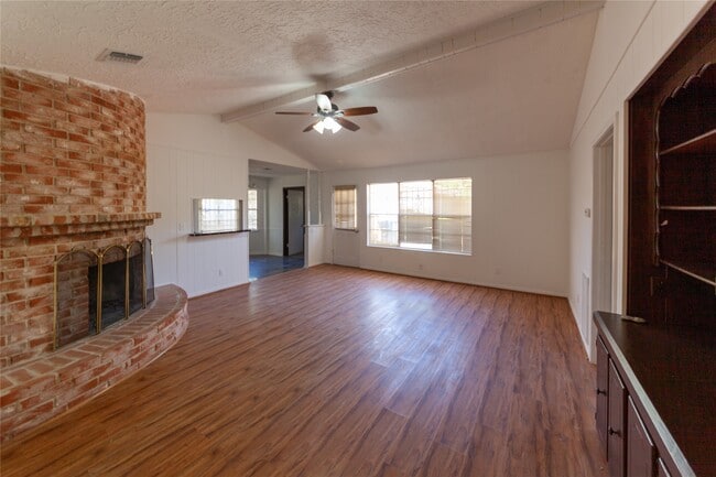 Photo - 8826 Roos Rd