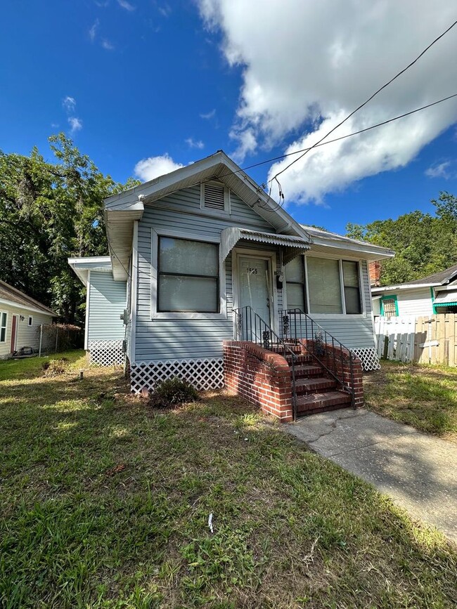 Photo - Fully Renovated 2/1 Single Family Ready to Move In!!!